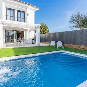 Pareado Con Piscina En Сasa de vacaciones